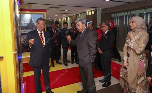 SULTAN SELANGOR SULTAN SHARAFUDDIN IDRIS SHAH