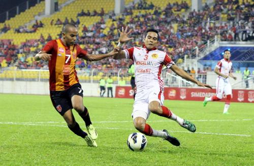 KL33_23062015_BOLA