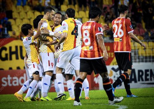 KL33_23082014_BOLA