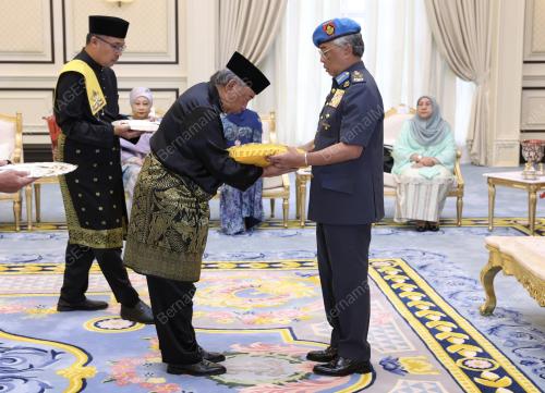AL-SULTAN ABDULLAH RI'AYATUDDIN AL-MUSTAFA BILLAH SHAH