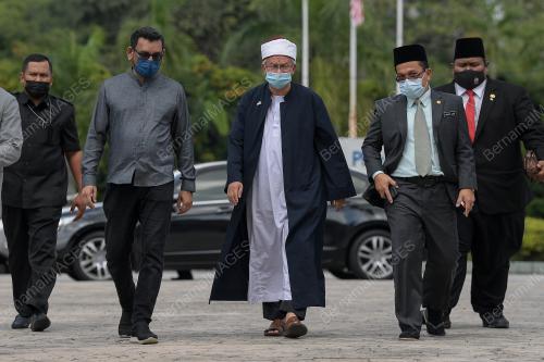 SENATOR DATUK DR ZULKIFLI MOHAMAD AL BAKRI