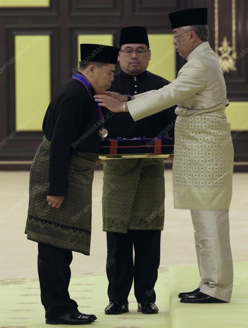 AL-SULTAN ABDULLAH RI'AYATUDDIN AL-MUSTAFA BILLAH SHAH