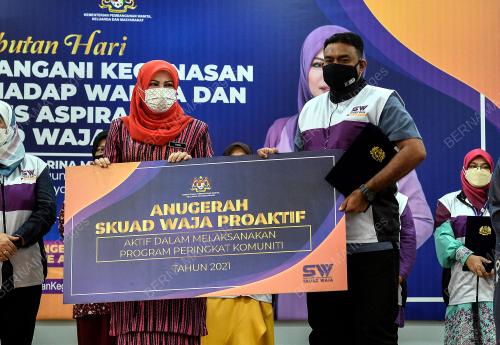 KL33_25112021_RINA_HARUN