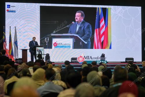 DATUK SERI AMIR HAMZAH AZIZAN