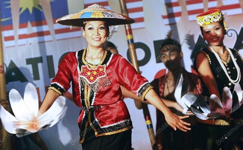 PESTA KEAMATAN DAN GAWAI DAYAK