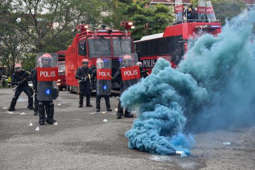 POLIS_RUSUHAN