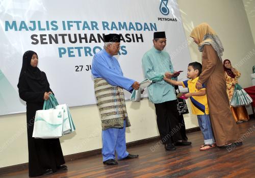 KL33_27062015_PETRONAS