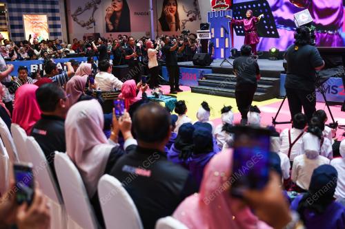 DATUK SERI SITI NURHALIZA