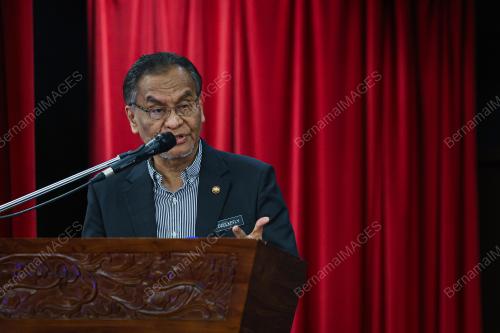 DATUK SERI DZULKEFLY AHMAD