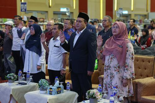 DR MUHAMAD RAZAK IDRIS