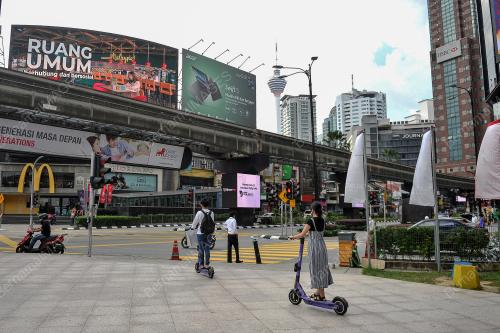 TINJAUAN E-SCOOTER