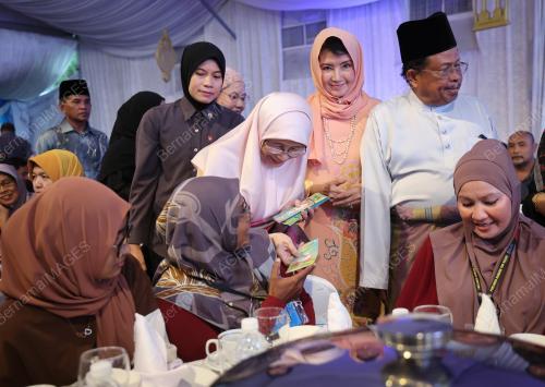 DATUK SERI DR WAN AZIZAH WAN ISMAIL