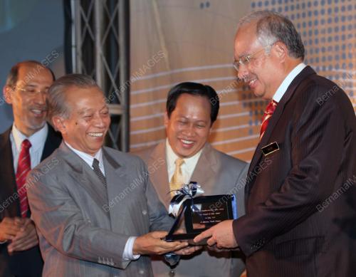 MOHD NAJIB TUN ABDUL RAZAK