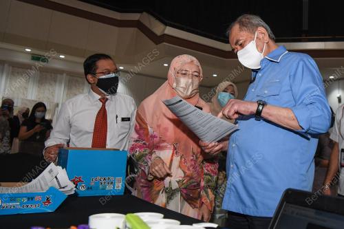 DATUK SERI DR WAN JUNAIDI TUANKU JAAFAR