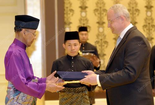 KL34_02062013_WATIKAH