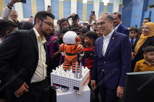 DATUK FAHMI FADZIL