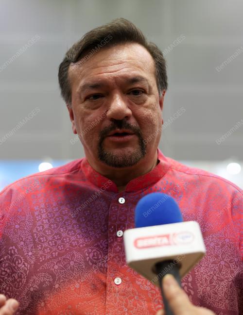 DATUK SERI AMIR HAMZAH AZIZAN