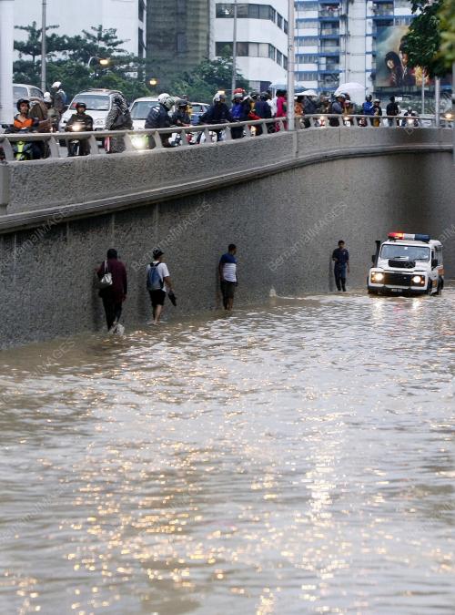 BANJIR KILAT