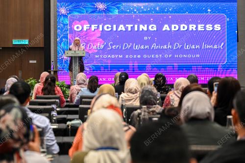 DATUK SERI DR WAN AZIZAH WAN ISMAIL