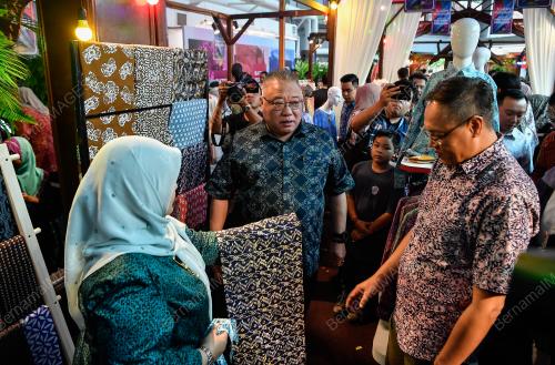 DATUK SERI TIONG KING SING
