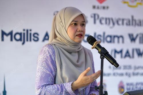 FADLINA SIDEK