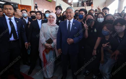 AL-SULTAN ABDULLAH RI'AYATUDDIN AL-MUSTAFA BILLAH SHAH
