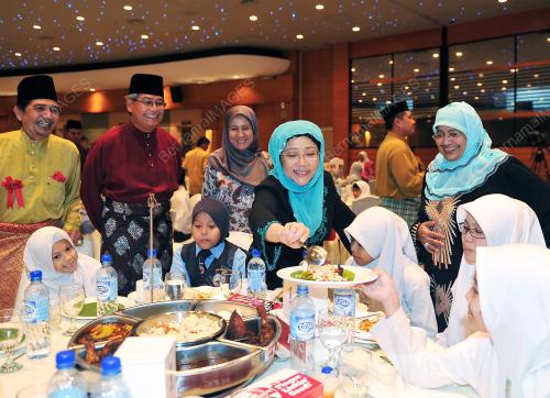 TOH PUAN AISHAH ONG
