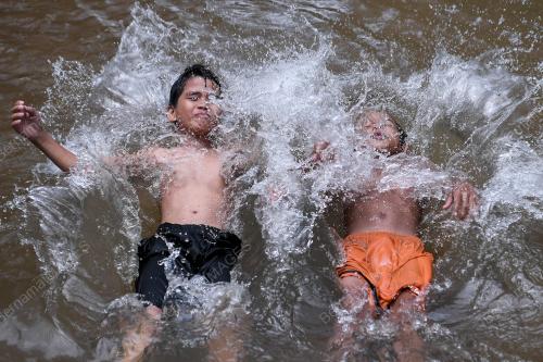 GANGGUAN BEKALAN AIR - MANDI SUNGAI