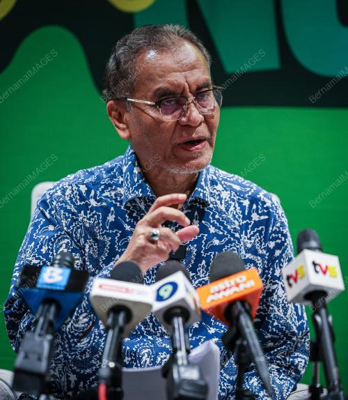 DATUK SERI DR. DZULKEFLY AHMAD