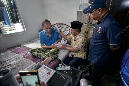 DATUK DR MOHD NA'IM MOKHTAR