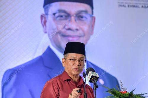 DATUK DR MOHD NA'IM MOKHTAR