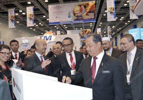 TAN SRI MUHYIDDIN YASSIN