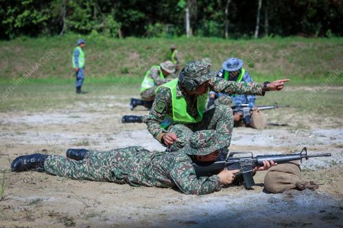 LATIHAN MENEMBAK SENJATA RINGAN PLKN