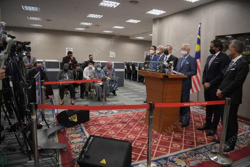 DATUK SERI ISMAIL SABRI YAAKOB