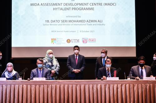 DATUK SERI AZMIN ALI