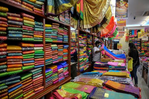 PERSIAPAN AKHIR MENYAMBUT PERAYAAN DEEPAVALI