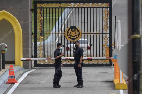 KETUA-KETUA PARTI MENGADAP YDPA AGONG