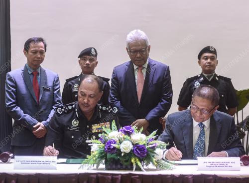 DATUK SERI HAMZAH ZAINUDIN