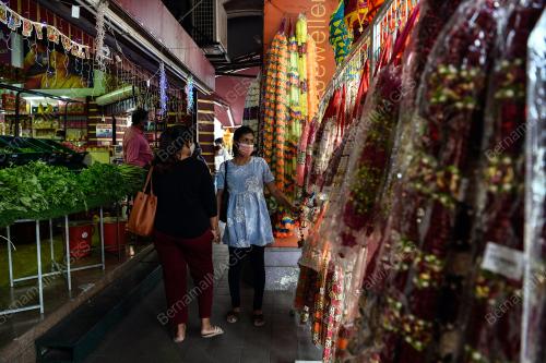PERSIAPAN AKHIR MENYAMBUT PERAYAAN DEEPAVALI