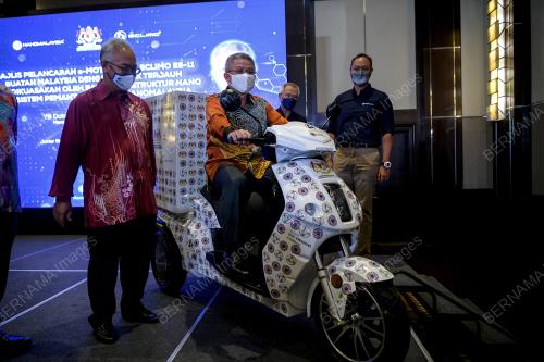 DATUK SERI DR ADHAM BABA