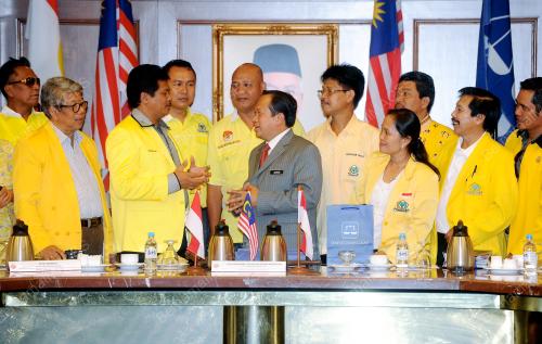 KL34_10012012_GOLKAR