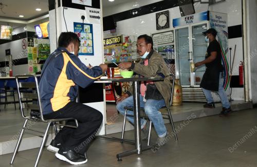KEBENARAN MAKAN DI RESTORAN