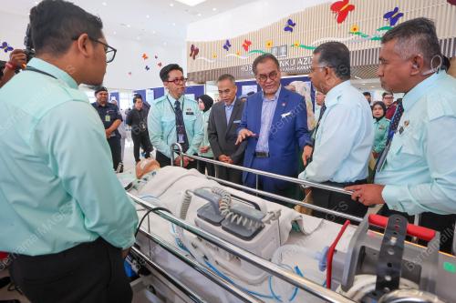 DATUK SERI DR DZULKEFLY AHMAD