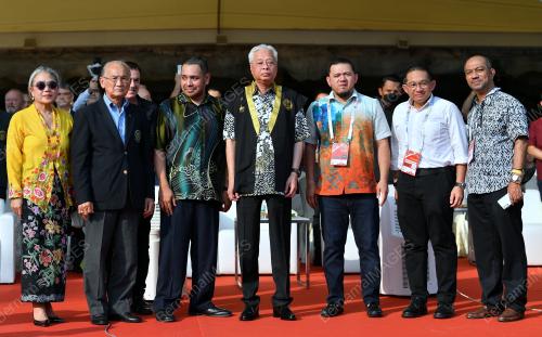 DATUK SERI ISMAIL SABRI YAAKOB