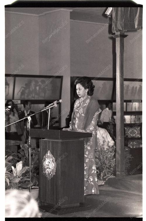 RAJA PERMAISURI AGONG MELAWAT MUZIUM NEGARA