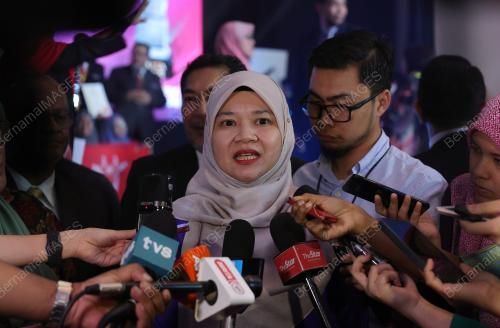 FADHLINA SIDEK
