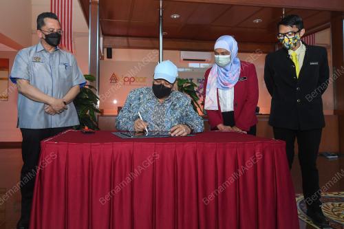 TAN SRI ANNUAR MUSA
