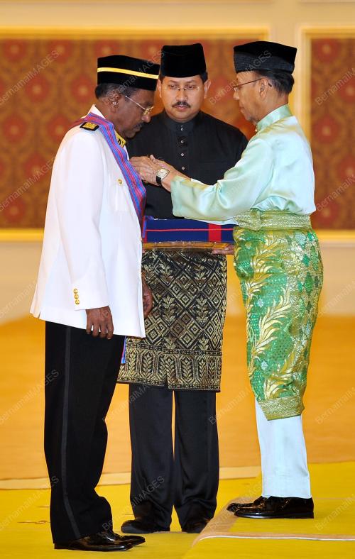 KL34_11102012_AGONG