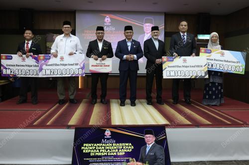DATUK DR MOHD NA'IM MOKHTAR