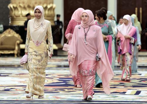 TUNKU AZIZAH AMINAH MAIMUNAH ISKANDARIAH 